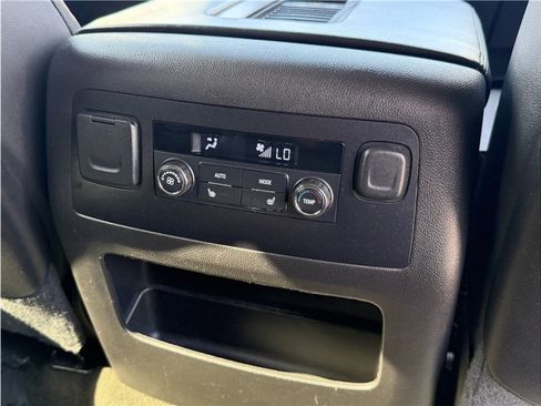 Used 2016 GMC Yukon XL SLT RWD image 34