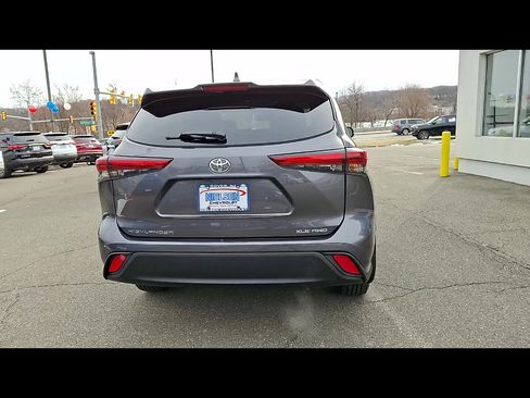 Used 2023 Toyota Highlander XLE image 7