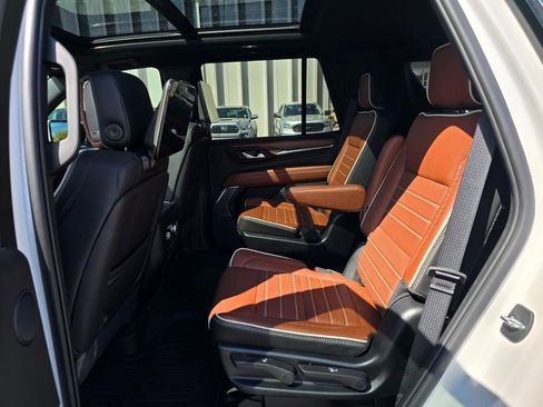 Used 2024 GMC Yukon Denali Ultimate image 11