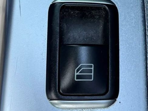 Used 2014 Mercedes-Benz GLK 350 4MATIC image 33