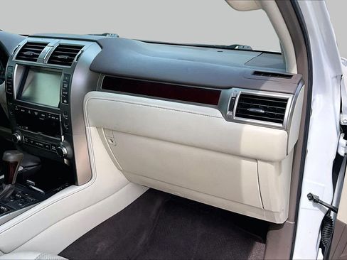 Used 2018 Lexus GX 460 Luxury w/ Preferred Accessory Package AWD/4WD image 19