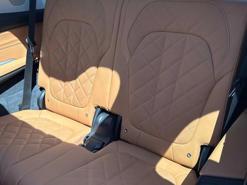 Used 2025 BMW X7 xDrive40i w/ Premium Package image 14