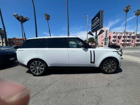 Used 2023 Land Rover Range Rover Long Wheelbase SE image 4