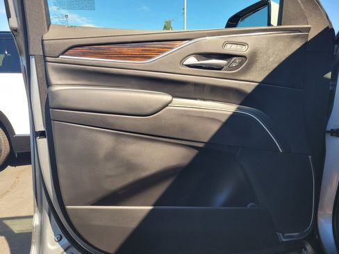 Used 2023 Cadillac Escalade Premium Luxury AWD/4WD image 15