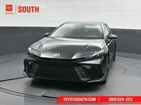 Used 2026 Toyota Camry SE FWD image 5