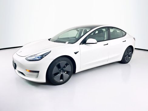 Used 2021 Tesla Model 3 Standard Range Plus RWD image 3