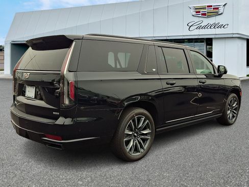 Certified 2023 Cadillac Escalade ESV Sport Platinum AWD/4WD image 5
