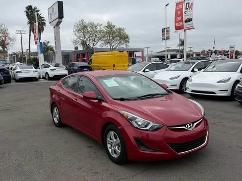 Used 2015 Hyundai Elantra SE image 2