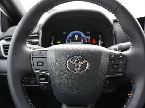 Used 2025 Toyota Camry SE image 22