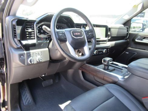 Used 2023 GMC Sierra 1500 SLT w/ SLT Premium Package AWD/4WD image 17