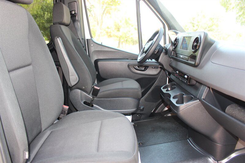 Used 2024 Mercedes-Benz Sprinter 2500 image 24