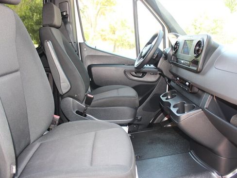 Used 2024 Mercedes-Benz Sprinter 2500 image 24
