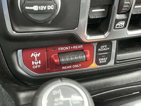 Used 2024 Jeep Wrangler Unlimited Rubicon image 32