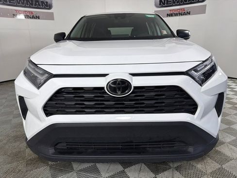 Used 2023 Toyota RAV4 LE AWD/4WD image 8