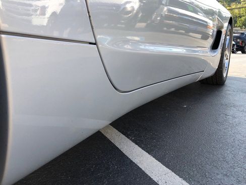 Used 2000 Chevrolet Corvette Convertible w/ Memory Pkg image 17