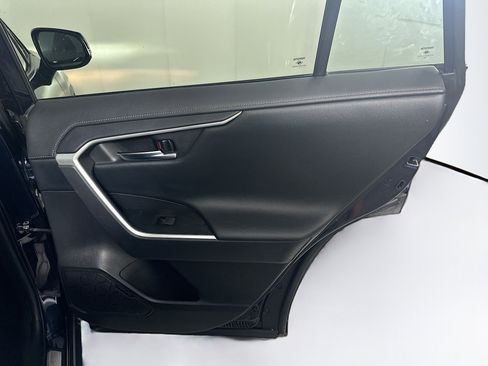Used 2021 Toyota RAV4 Limited image 31