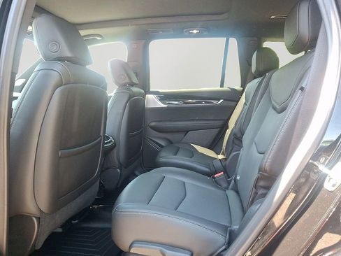 Used 2025 Cadillac XT6 Premium Luxury AWD/4WD image 8