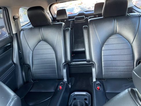 Used 2020 Toyota Highlander XLE AWD/4WD image 17