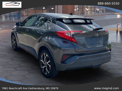 Used 2018 Toyota C-HR XLE FWD image 3