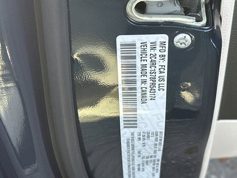 Used 2023 Chrysler Pacifica Limited image 31