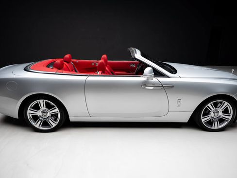 Used 2017 Rolls-Royce Dawn RWD image 37