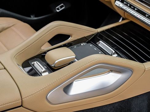 Used 2024 Mercedes-Benz GLS 580 4MATIC image 21