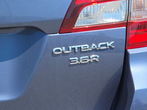 Used 2016 Subaru Outback 3.6R Limited AWD/4WD image 4