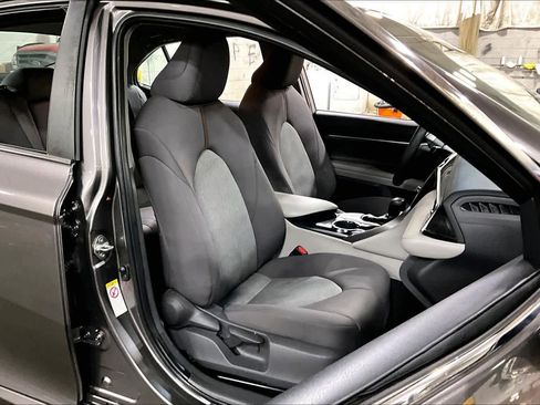 Certified 2018 Toyota Camry LE image 8