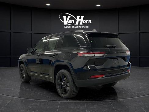 New 2025 Jeep Grand Cherokee Altitude image 3
