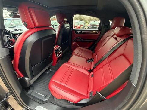 Used 2022 Porsche Cayenne Coupe AWD/4WD image 17