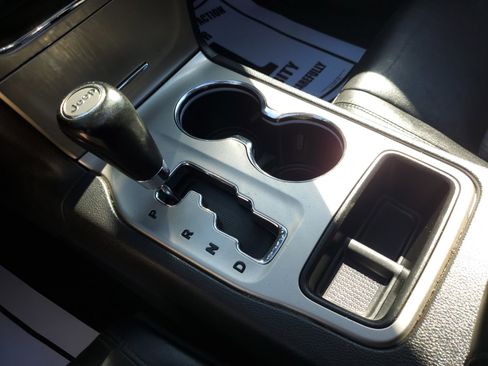 Used 2013 Jeep Grand Cherokee Laredo image 27