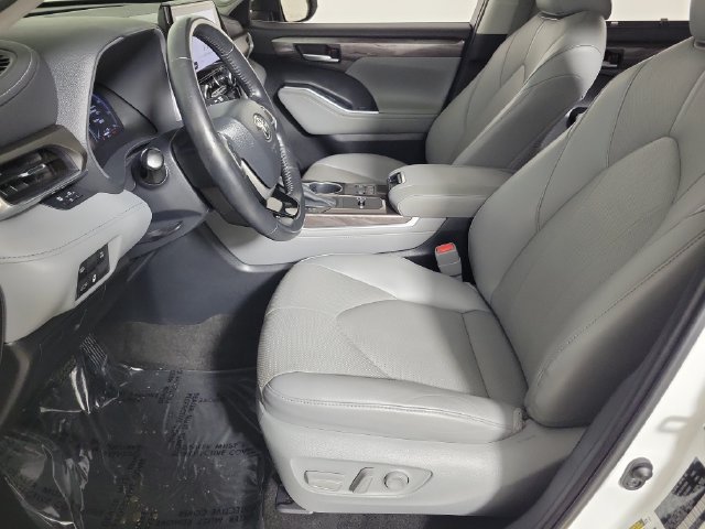 Used 2023 Toyota Highlander Limited FWD image 20