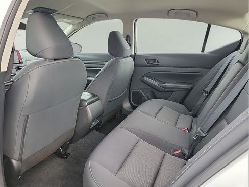 Used 2025 Nissan Altima 2.5 SV FWD image 9