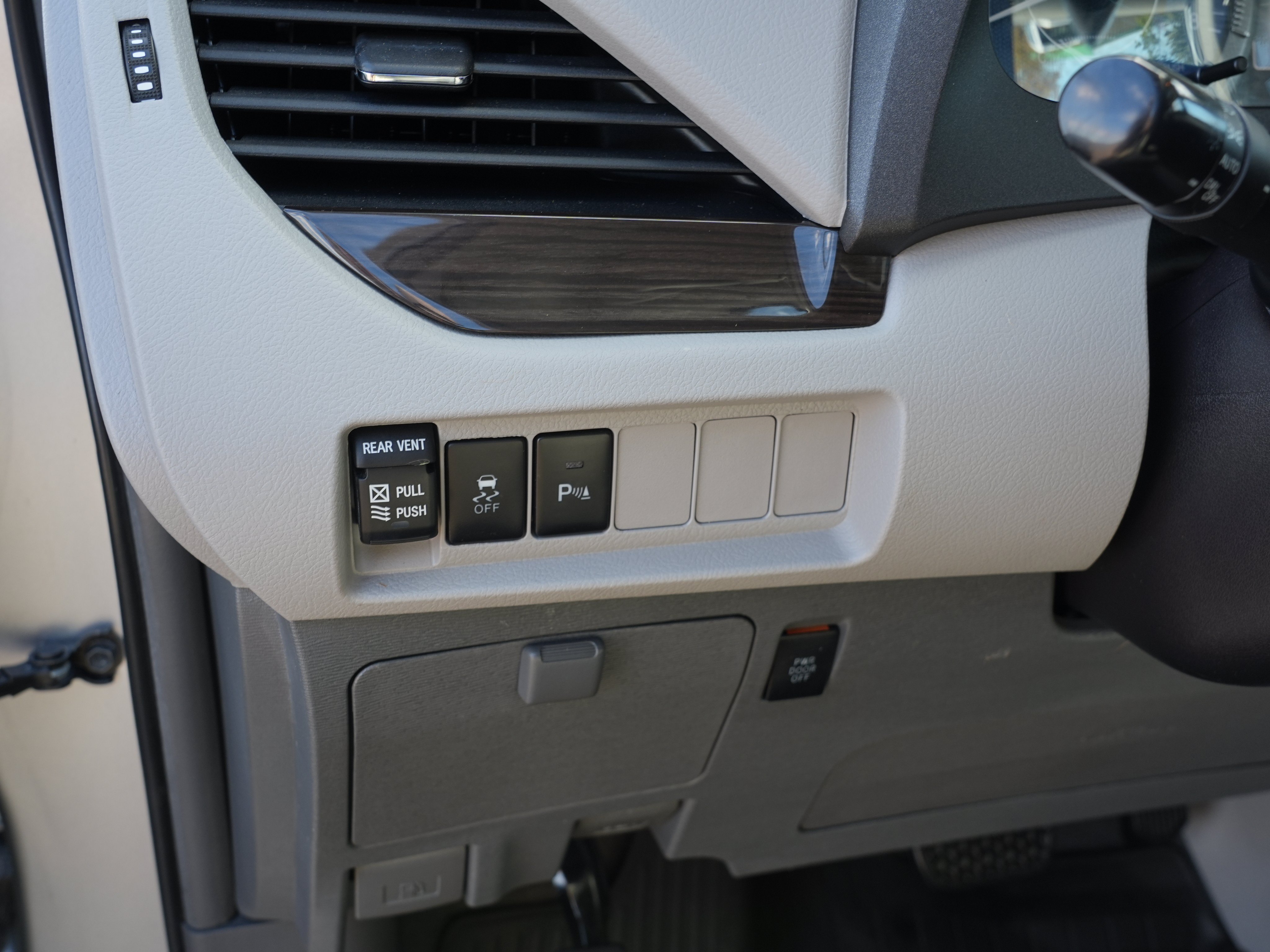 Used 2019 Toyota Sienna XLE Premium w/ Carpet Mat Package AWD/4WD image 16