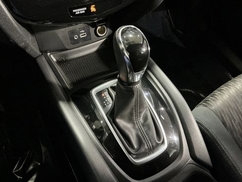 Used 2018 Nissan Rogue S image 29