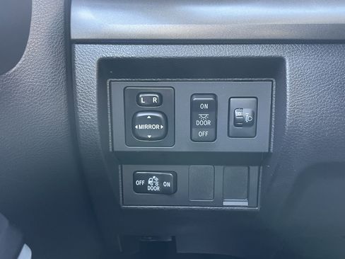 Used 2014 Toyota Tundra SR image 18