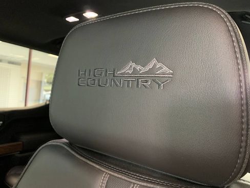 Used 2020 Chevrolet Silverado 1500 High Country w/ Technology Package AWD/4WD image 10