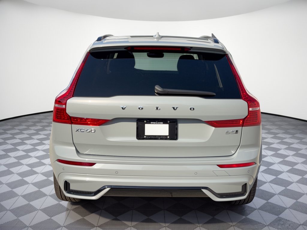 Certified 2024 Volvo XC60 B5 Plus AWD/4WD image 11