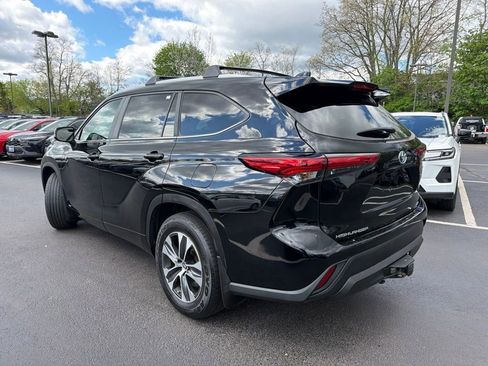 Used 2023 Toyota Highlander XLE AWD/4WD image 8