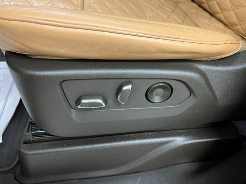 Used 2022 Cadillac Escalade Sport w/ LPO, ONYX Package AWD/4WD image 8