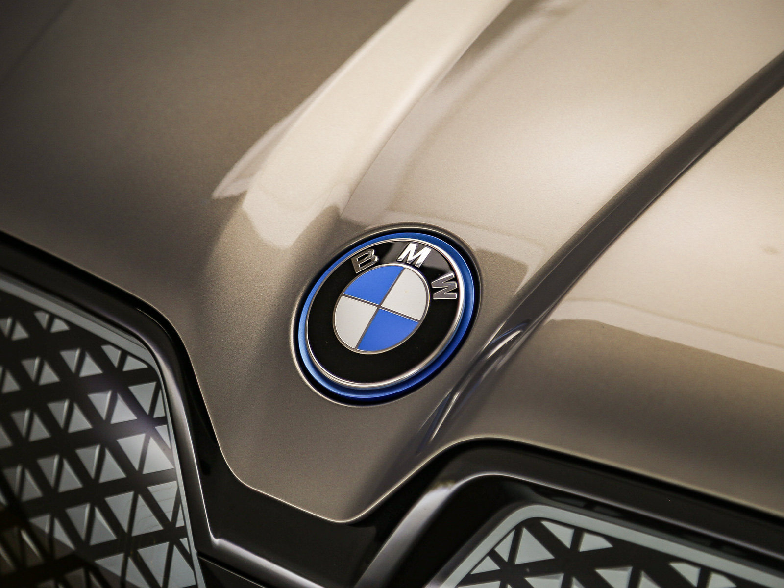 Used 2024 BMW iX xDrive50 w/ Sport Package AWD/4WD image 9