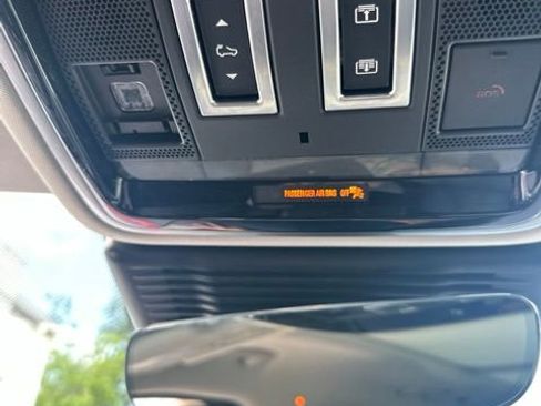 Used 2025 Land Rover Range Rover Velar Dynamic SE AWD/4WD image 34