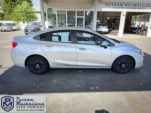 Used 2017 Chevrolet Cruze LS image 3