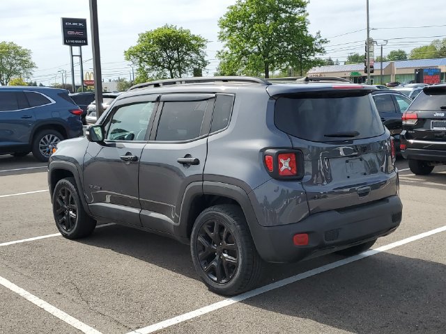 Used 2022 Jeep Renegade Altitude w/ Sun/Sound Group AWD/4WD image 4