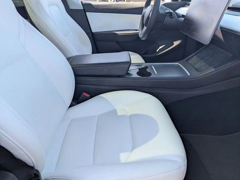 Used 2021 Tesla Model Y Long Range image 11