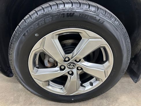 Used 2020 Toyota RAV4 Limited image 37