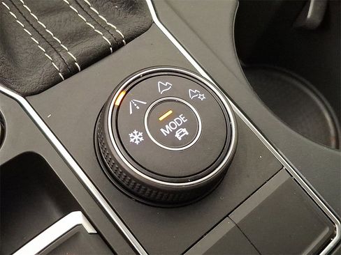 Used 2021 Volkswagen Atlas SE image 26