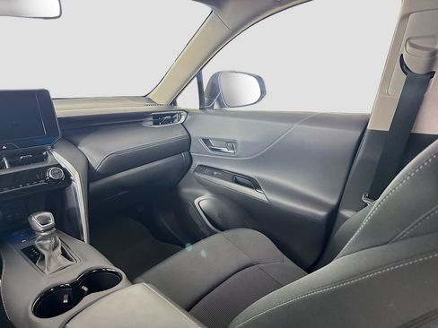 Used 2023 Toyota Venza LE image 16