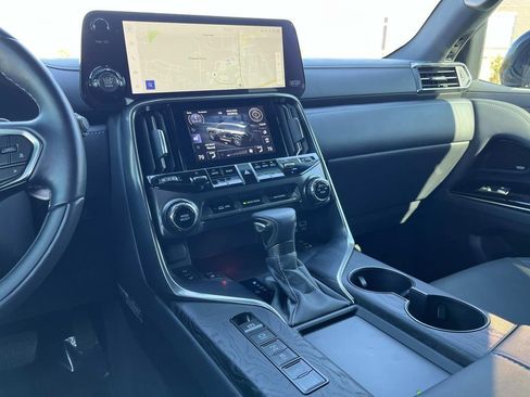 Used 2023 Lexus LX 600 4WD w/ Luxury Package image 15