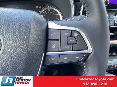 New 2026 Toyota Highlander XLE image 26
